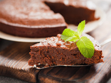 Nem açúcar, nem farinha: esse bolo de chocolate saudável é a receita doce perfeita para incluir na dieta