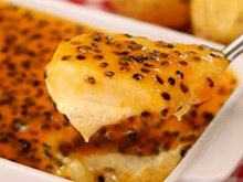 Nada de gelatina nessa receita: mousse de maracujá fácil é a sobremesa cremosa e geladinha perfeita para dias quentes