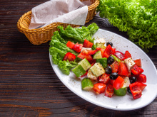 Salada no inverno, sim! Incremente o prato com essas dicas e mantenha o hábito saudável no frio
