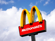 McDonald's suspende a venda de sanduíche após morte por lanche contaminado; entenda o caso