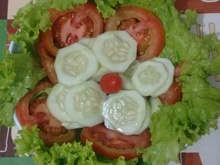 Salada mista com molho de tomate seco