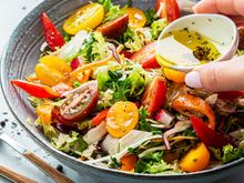 Saladas leves: saiba como preparar uma salada fresca para servir de entrada