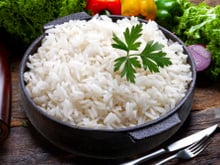 Com quantos anos você descobriu que é assim que se prepara arroz para que ele fique bem soltinho? Esse truque é sucesso garantido