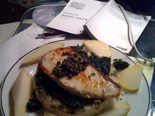 Peixe com espinafre e pera