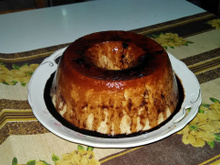 Manjar de goiaba branca com calda de chocolate