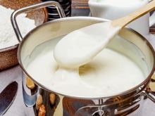 Os cozinheiros concordam: "Para deixar o molho branco mais cremoso, não adicione mais manteiga, mas sim 50 ml de leite."
