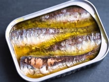 Nem sardinha, nem atum: esse peixe enlatado é um tesouro repleto de benefícios