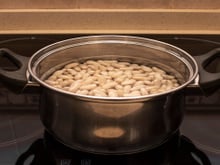 Se você exagerou no feijão, essas dicas simples do TudoGostoso vão salvar a sua receita: corre para anotar!