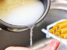 Minha mãe chama as sobras de água de arroz de “ouro líquido” - você nunca vai adivinhar por quê
