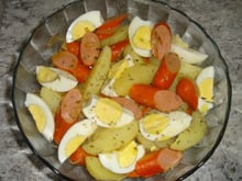 Salada quente de salsicha com batata