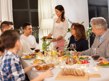 Seja um bom anfitrião: 6 jogos de jantar para impressionar com a decoração da mesa