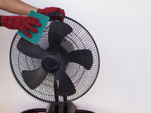 Você já lembrou de limpar o ventilador neste verão? Com esse truque, ele fica limpinho em poucos minutos sem sufoco