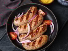 Não é para fritar as linguiças: especialista deixa claro qual é o melhor método de prepará-las