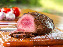 Churrasqueira a gás com 5 espetos entra em oferta e leva o churrasco de casa a outro nível