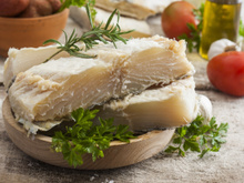 Como dessalgar bacalhau rapidamente: confira maneira superprática