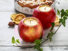 Como decorar a mesa de jantar com objetos que você tem em casa