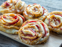 Pizza rolls: como fazer enroladinhos de pizza