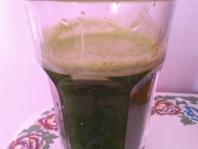 Suco detox de couve maçã e limão