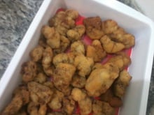 Iscas de carne à milanesa