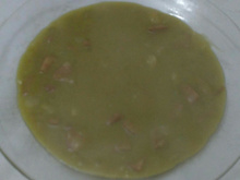 Sopa creme de ervilha com bacon