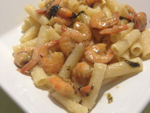 Camarão no linguine com limão e pimenta