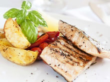 Filé de peixe com batatas carameladas do Chef
