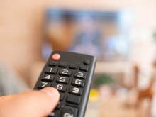 Perde o controle remoto da TV toda hora? Pouca gente sabe esse truque para encontrá-lo em segundos