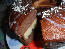 Bolo de chocolate preto e chocolate branco