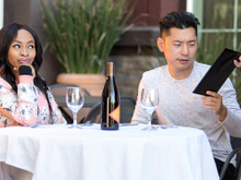 Partes iguais, cada um paga o seu ou aceita gentileza: como dividir a conta em um restaurante sem constrangimento, segundo em especialista em etiqueta (sem parecer avarento!)