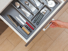 Como organizar gavetas da cozinha: dicas para otimizar a arrumação