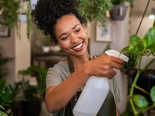 Remédios caseiros destronam o uso de produtos químicos: como se livrar de ervas daninhas de um jeito fácil, seguro e sustentável