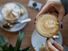 Nada melhor do que um café quentinho! saiba como preparar a bebida de maneira profissional sem sair de casa
