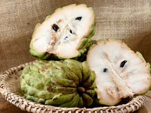 Nem fruta-do-conde, nem baunilha: a fruta que parece ser uma, mas com sabor de outra