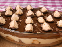 A torta de bombom à moda antiga que vira a sobremesa de Natal perfeita para compartilhar com a família após a ceia