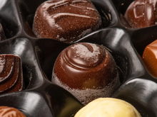 Chocolate esbranquiçado está estragado? Descubra o que são as manchas nas barras e nos bombons e se é seguro consumir
