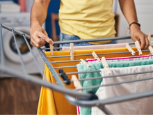 Adeus ao tradicional e volumoso varal de secar roupa: a nova tendência seca as roupas em tempo recorde e será popular em 2025