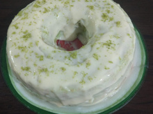 Bolo de limão feito com gelatina