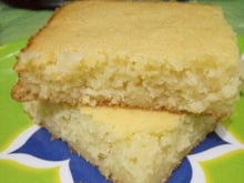 Bolo de aipim batido a mão