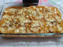 Pra comer hoje à noite: macarrão na panela de pressão com carne moída é perfeito para um jantar prático