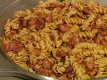 Macarrão ao molho de linguiça fresca