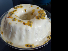 Bolo de gelatina de maracujá