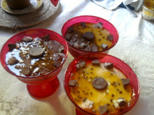 Mousse de chocolate com coco e maracujá