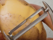 As pessoas ficam impressionadas quando você lhes diz que elas vêm usando o descascador de cabeça para baixo há anos