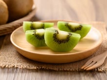 Comer 2 kiwis por dia melhora o intestino: efeito comprovado cientificamente agora tem selo de aprovação europeu