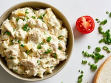Fiz o frango cremoso com batata crocante que viralizou nas redes e agora não quero outra coisa para o almoço: é prático e muito saboroso