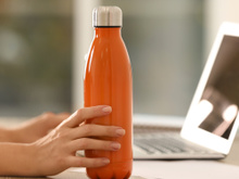 Garrafa térmica digital: 3 opções de garrafas inteligentes para ter no dia a dia!