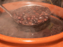 Temperar feijão antes de cozinhar: nova polêmica do Tiktok gera dúvidas e o TudoGostoso vem dar a resposta!