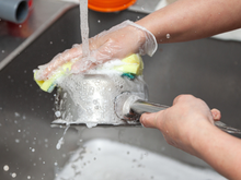 Minha avó me ensinou essa mistura caseira para limpar alumínio, e agora minhas panelas estão brilhando como nunca antes