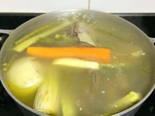 Brodo italiano para risotos e outros pratos