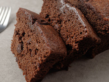 O segredo para o bolo de chocolate muito fofinho está nesse passo que você nunca segue